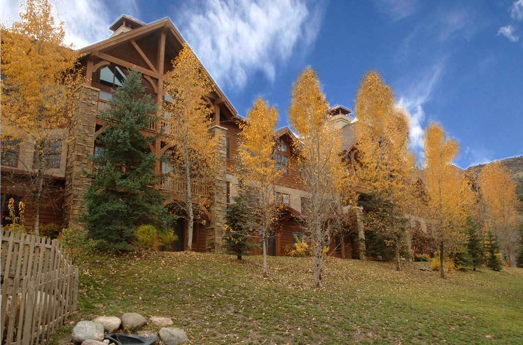 Lodge At Brookside Avon Village ภายนอก รูปภาพ