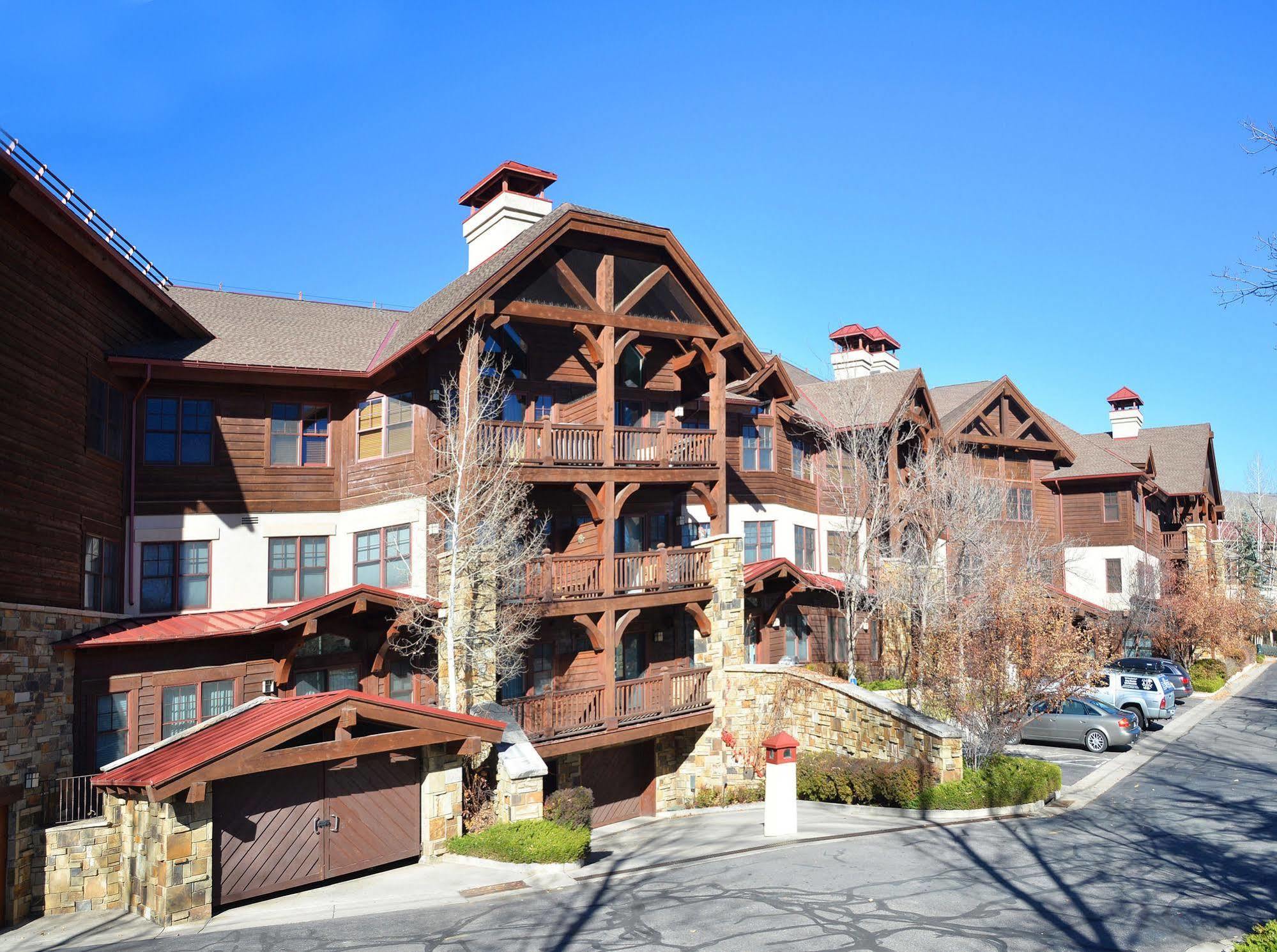 Lodge At Brookside Avon Village ภายนอก รูปภาพ