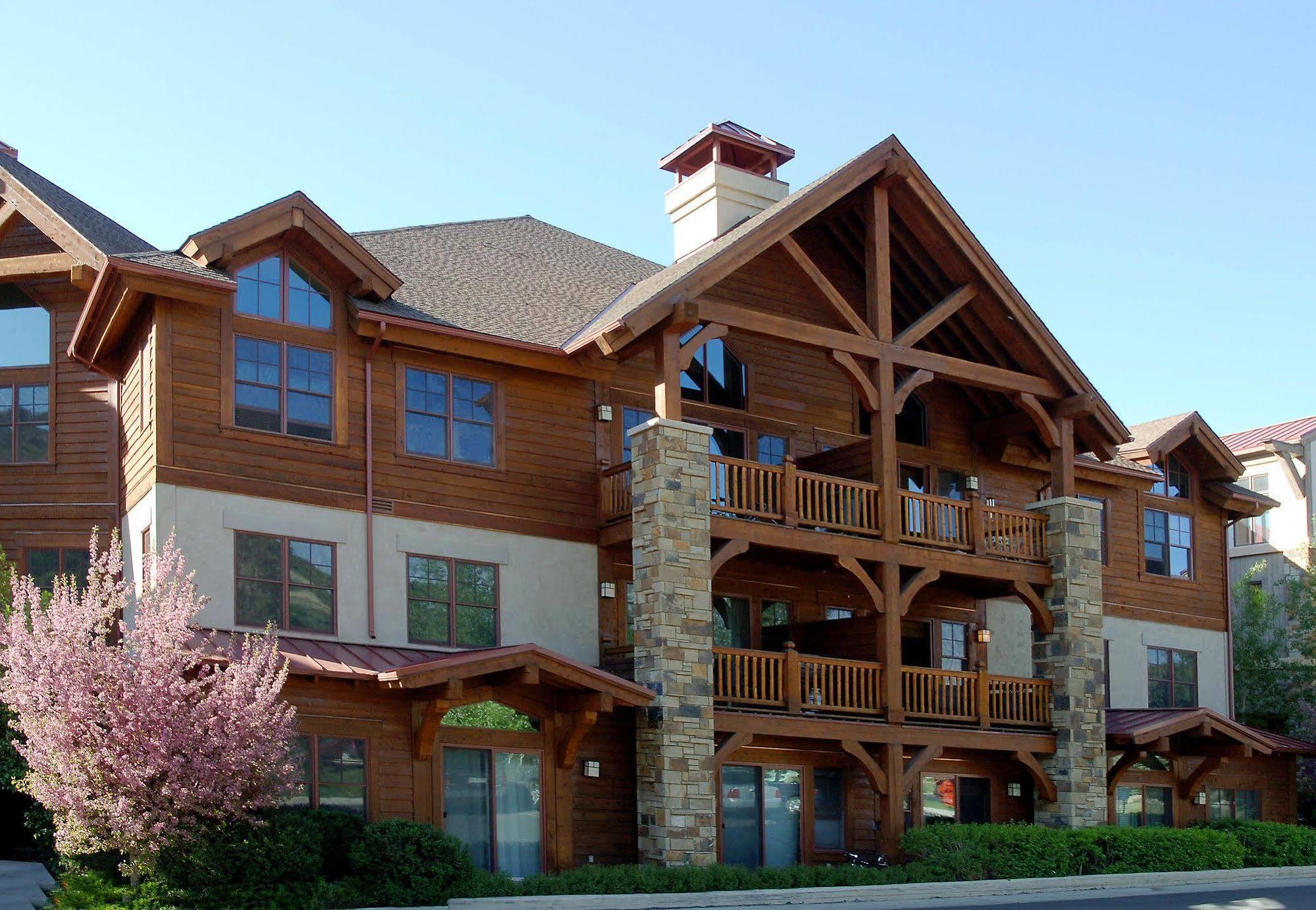 Lodge At Brookside Avon Village ภายนอก รูปภาพ