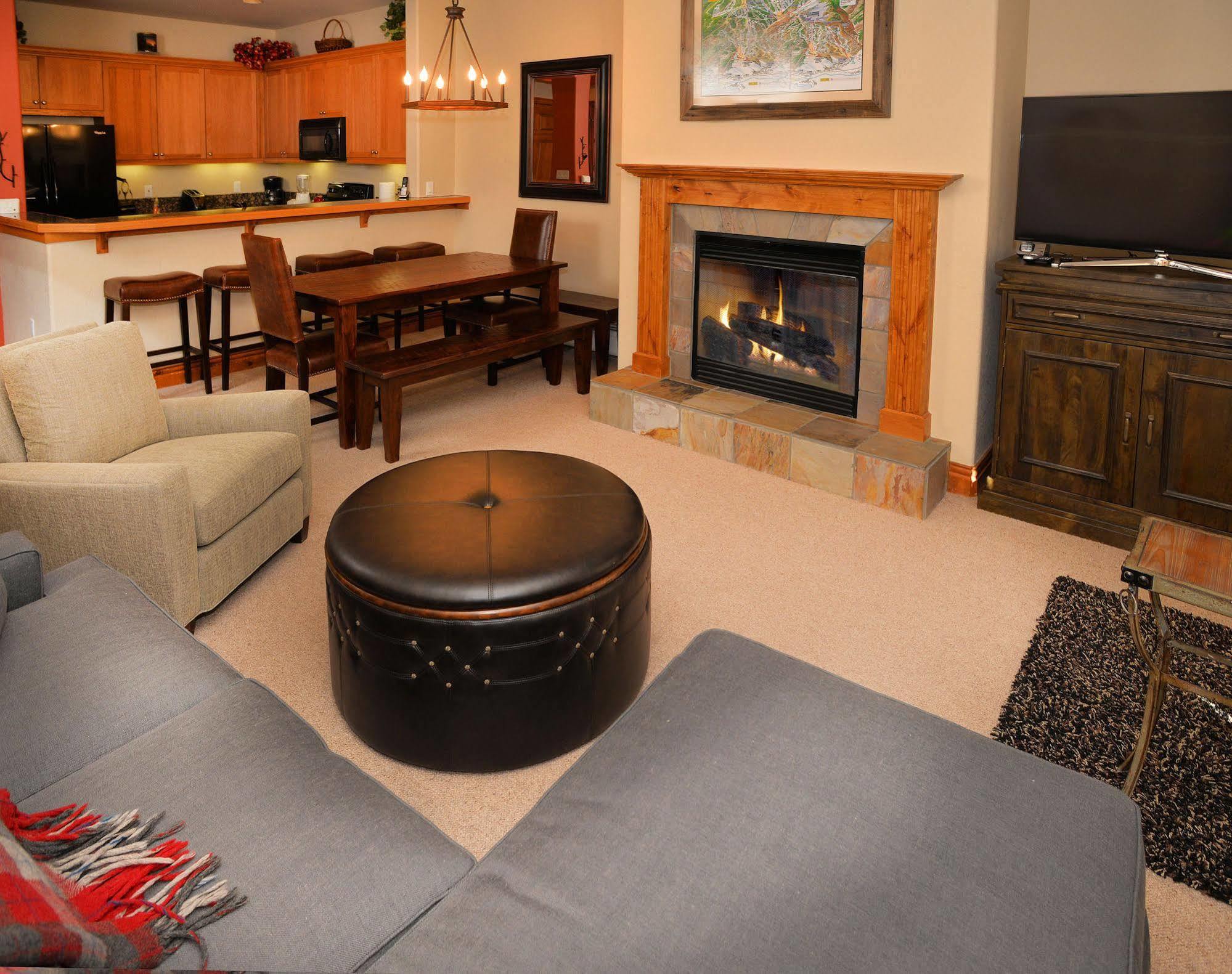 Lodge At Brookside Avon Village ภายนอก รูปภาพ
