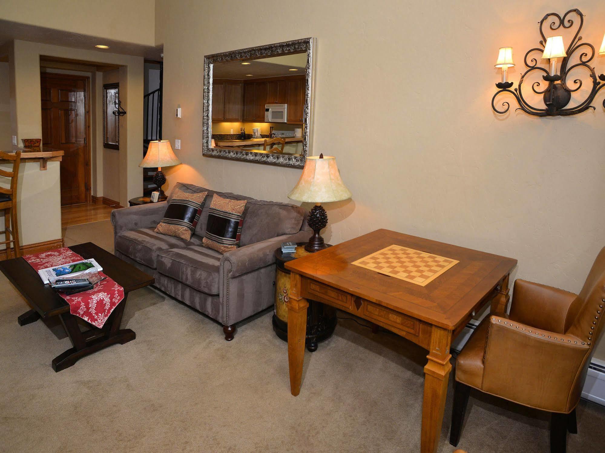 Lodge At Brookside Avon Village ภายนอก รูปภาพ