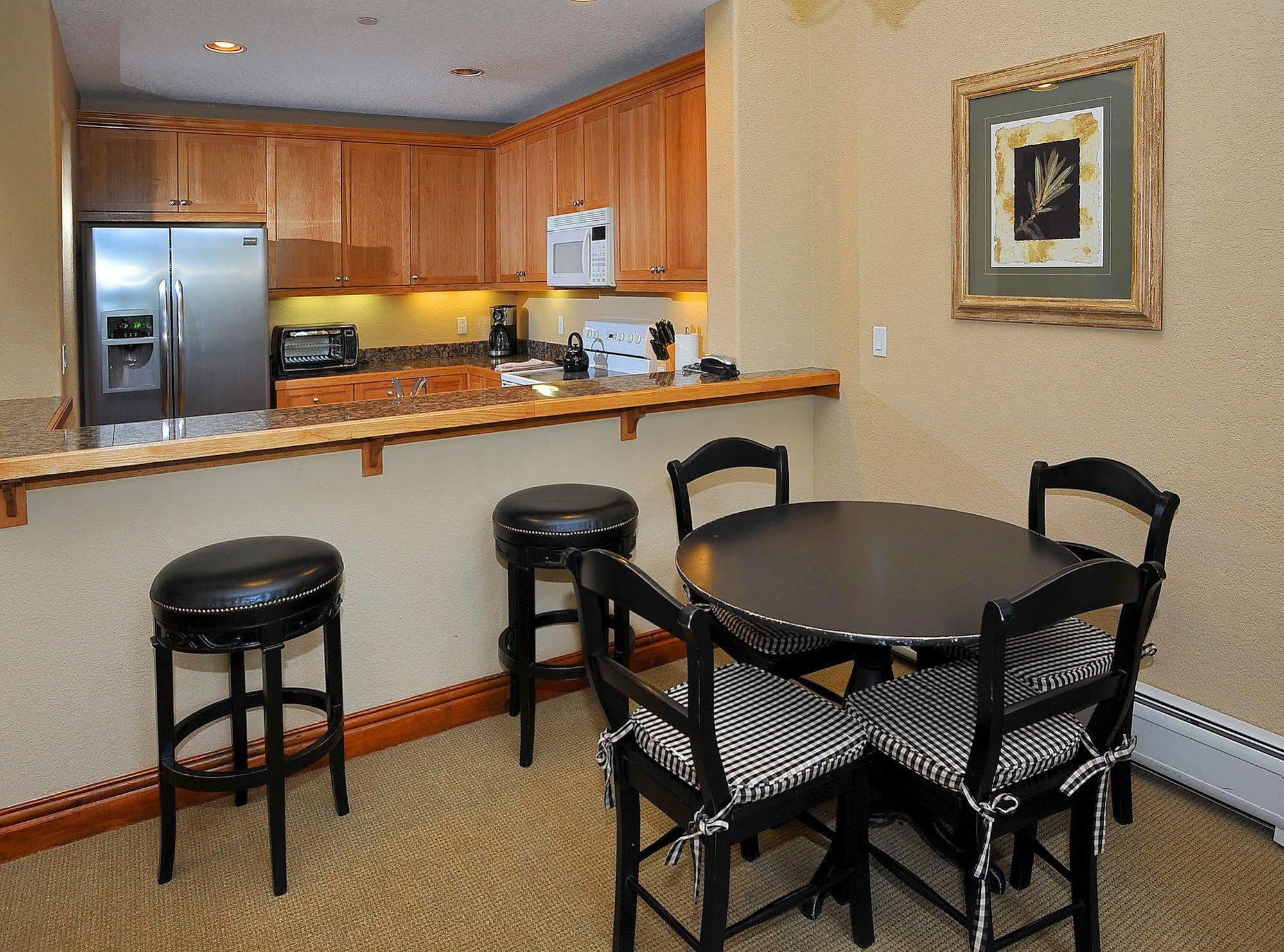 Lodge At Brookside Avon Village ภายนอก รูปภาพ