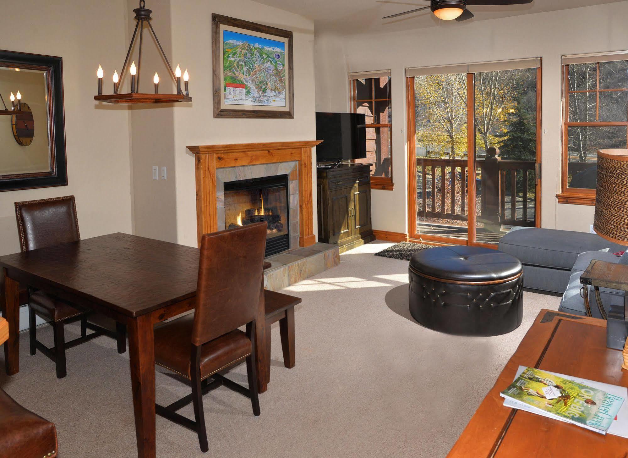 Lodge At Brookside Avon Village ภายนอก รูปภาพ