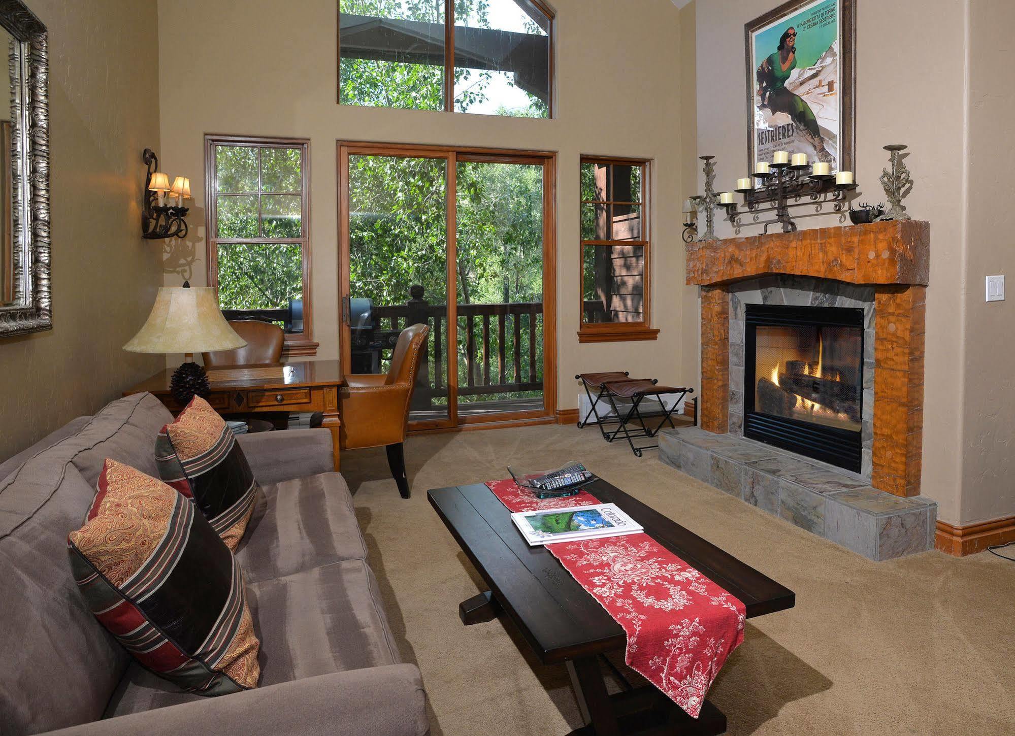 Lodge At Brookside Avon Village ภายนอก รูปภาพ
