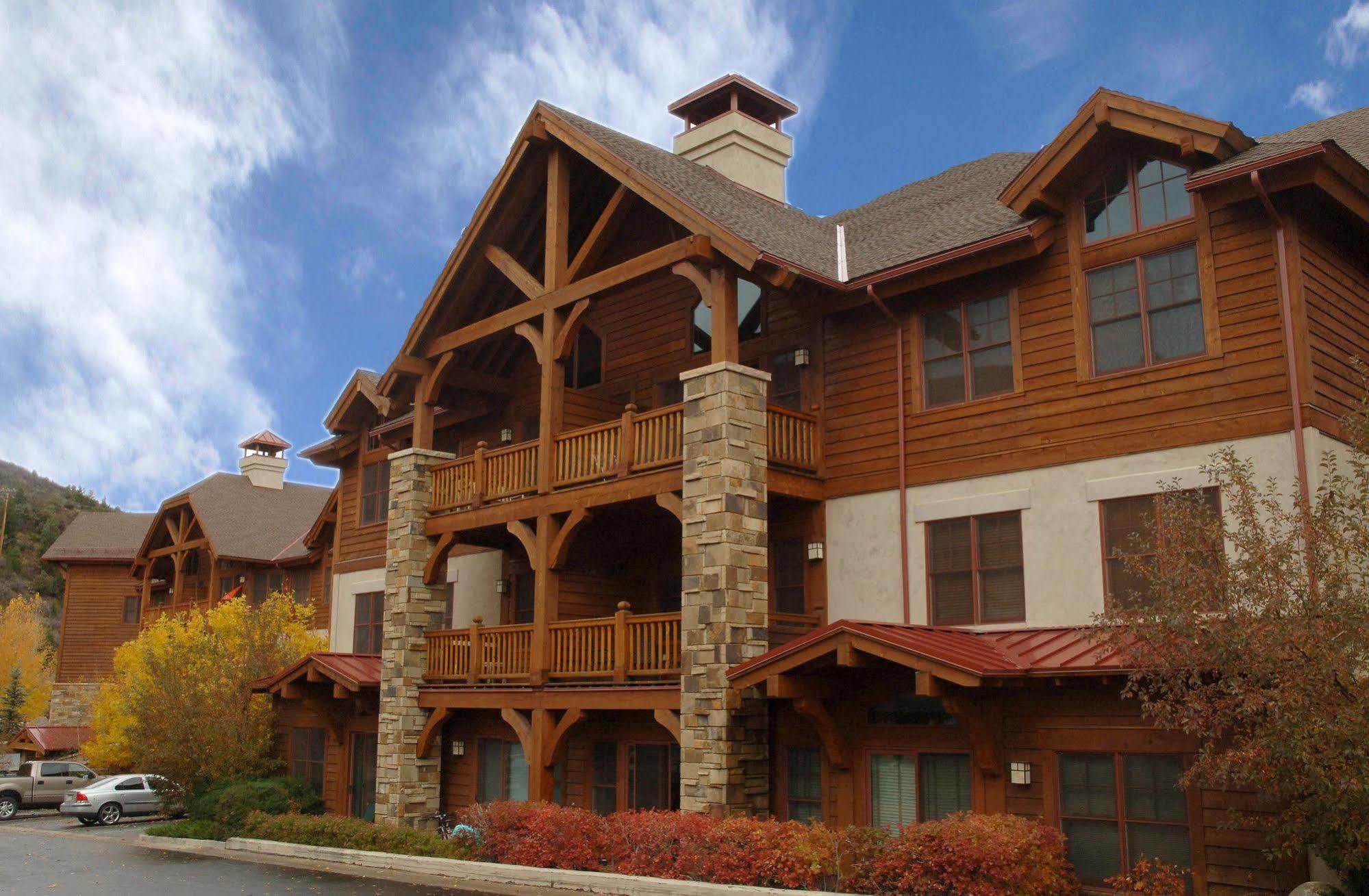 Lodge At Brookside Avon Village ภายนอก รูปภาพ