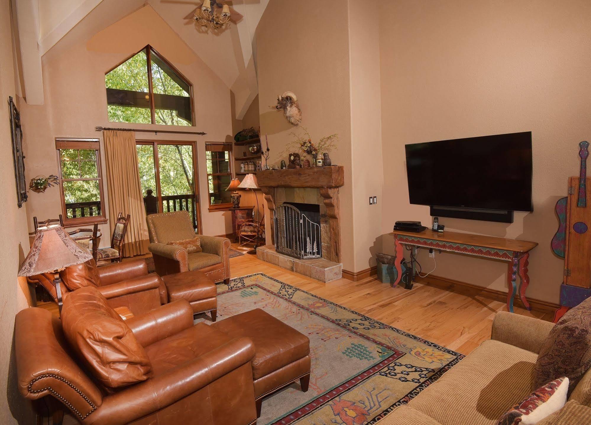 Lodge At Brookside Avon Village ภายนอก รูปภาพ