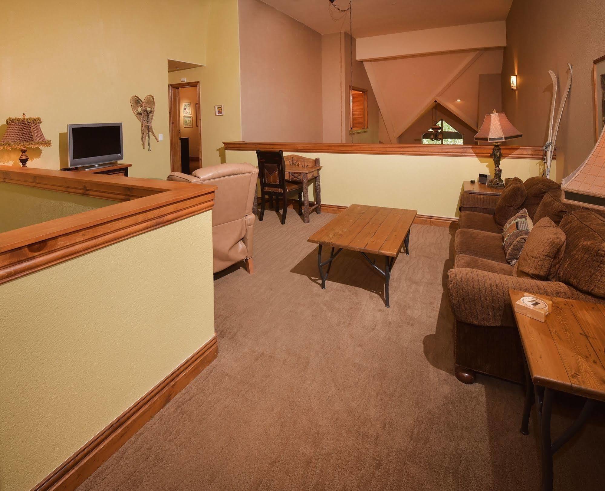 Lodge At Brookside Avon Village ภายนอก รูปภาพ