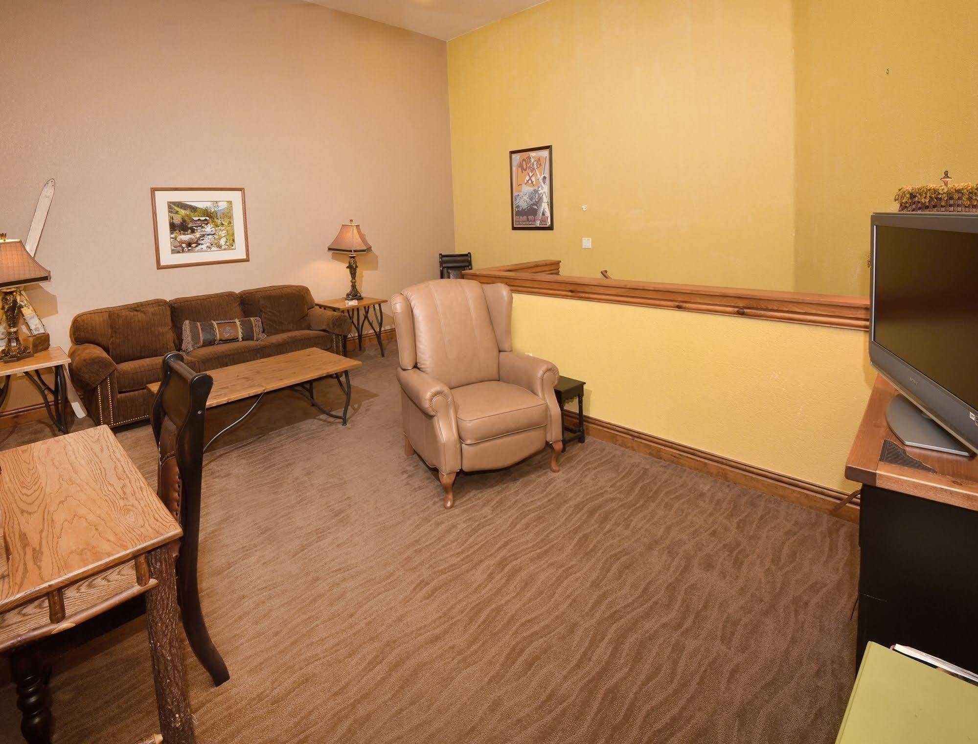 Lodge At Brookside Avon Village ภายนอก รูปภาพ